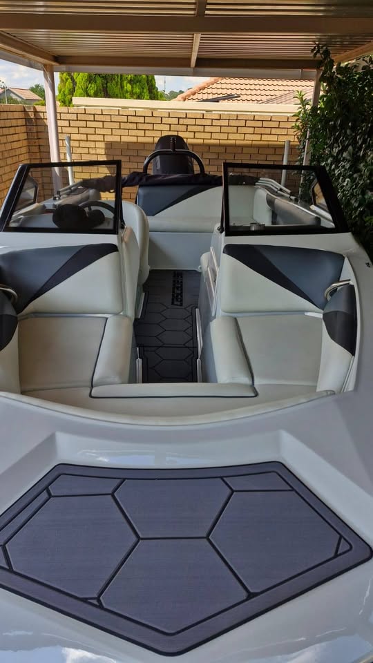 Cascade 196 Boat with 200h0 Suzuki Stealth 4 stroke