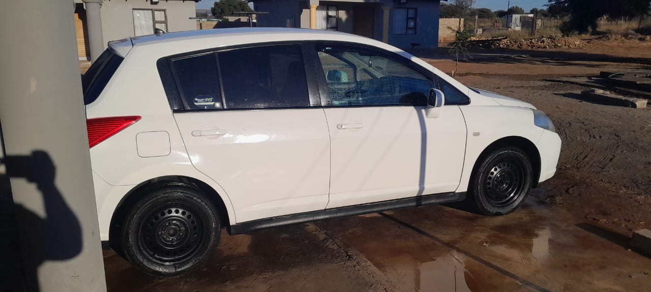Nissan tidda 1.6 hatchback