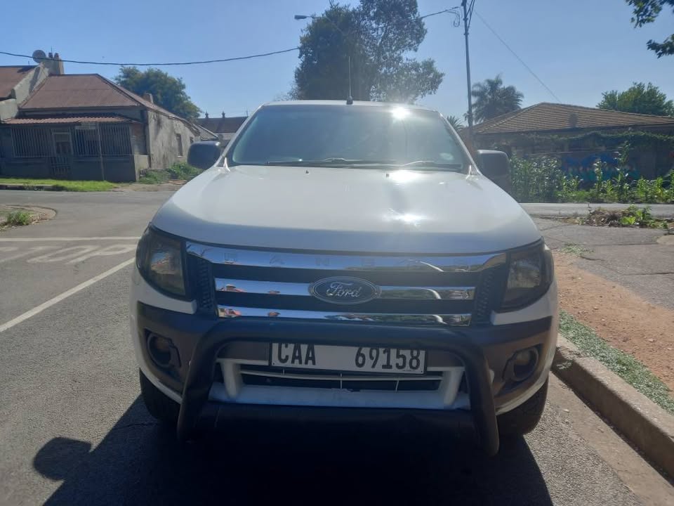 2015 Ford Ranger Double Cab 2.2 Diesel XLT, Manual 6speed, White Color, Mileage 105000km