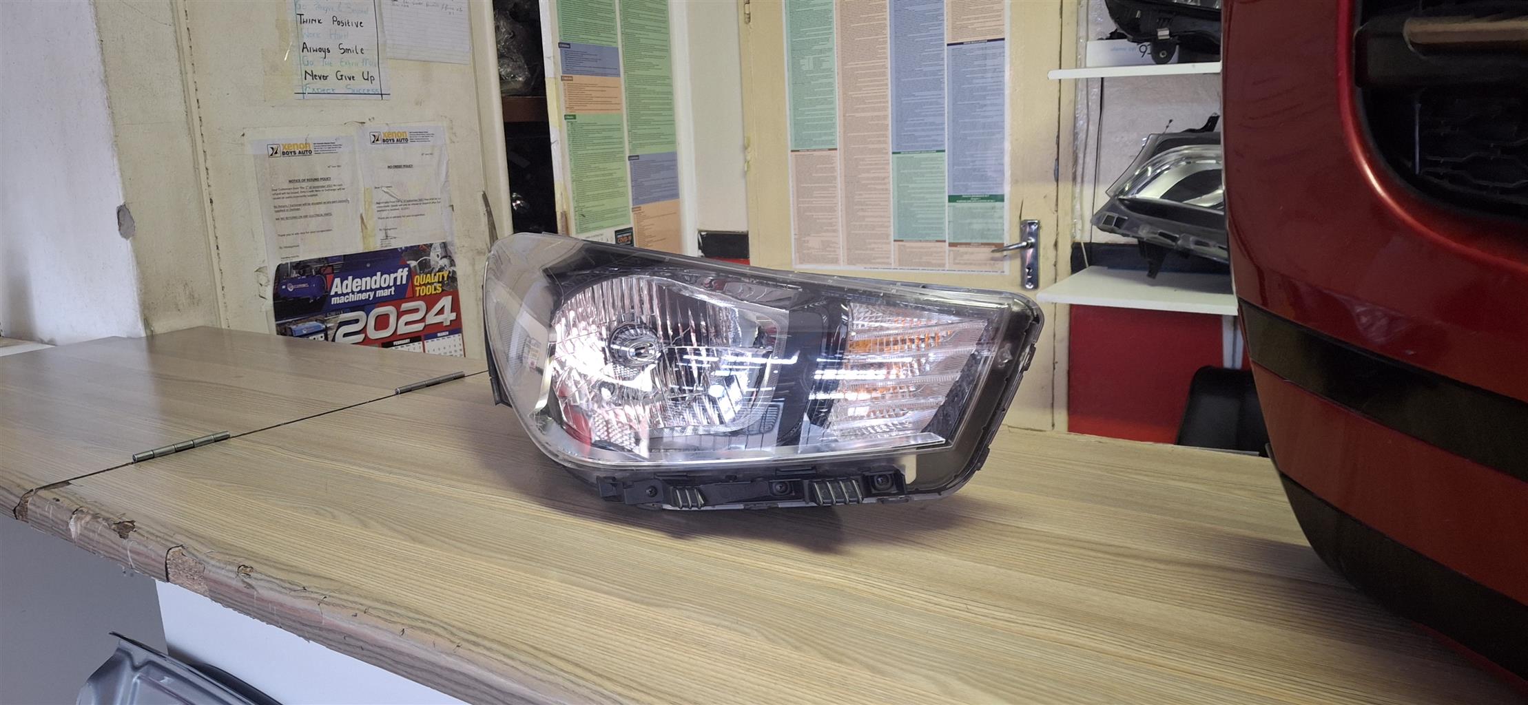 2018 KIA RIO HEADLIGHT RIGHTSIDE AVAILABLE FOR SALE - Private Seller 2018 KIA RIO HEADLIGHT RIGHTSIDE AVAILABLE FOR SALE - Private Seller