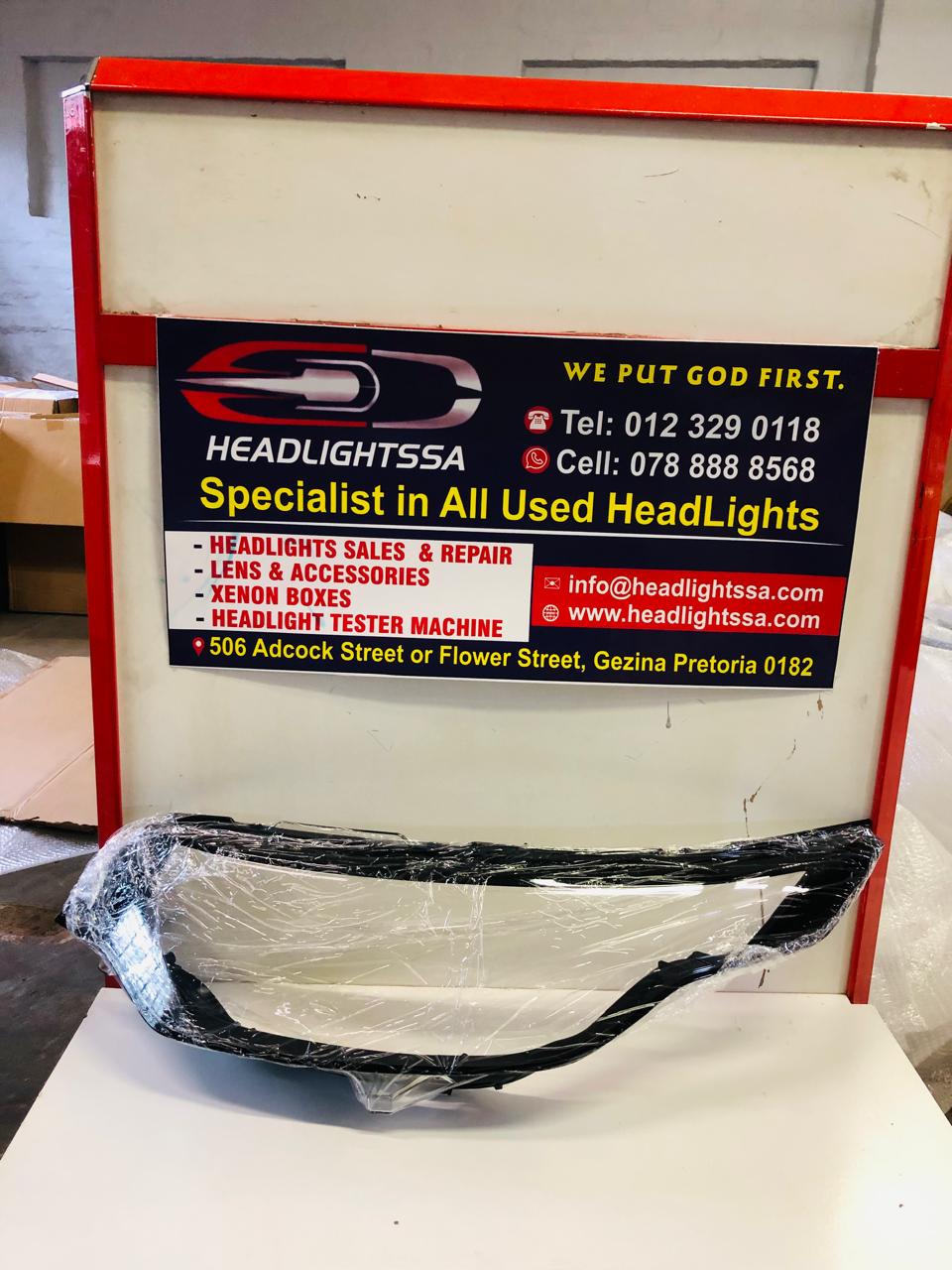 Range Rover Discovery 5 left side headlight replacement lens - Private Seller