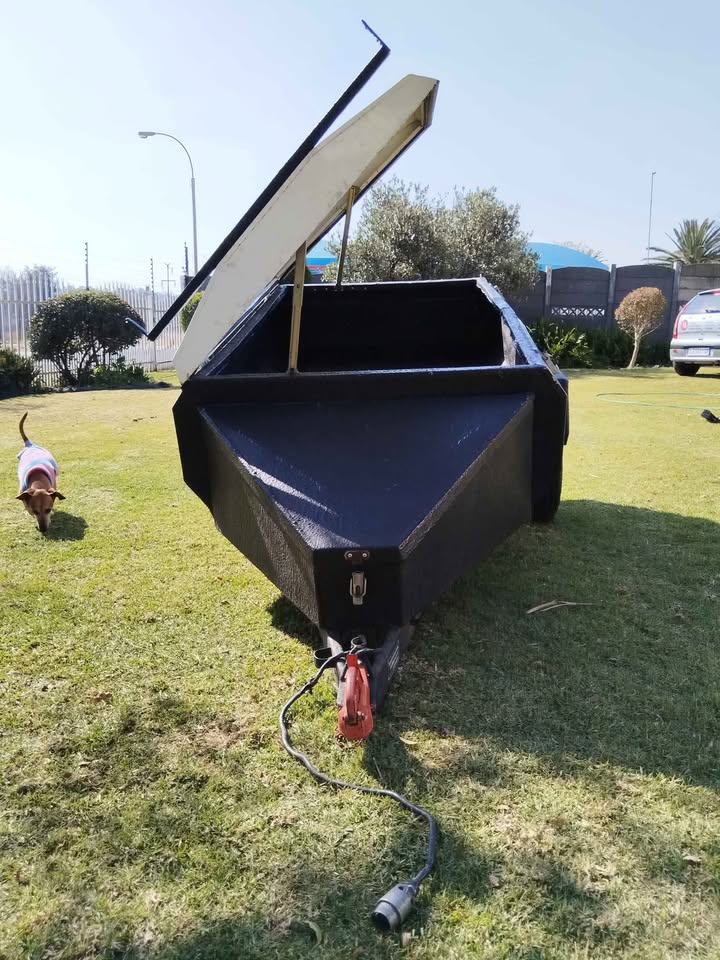Venter Trailer. 6ft. Rubberized - Private Seller Venter Trailer. 6ft. Rubberized - Private Seller