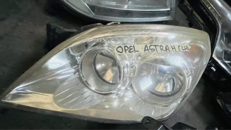 Opel Astra H headlight - Private Seller Opel Astra H headlight - Private Seller