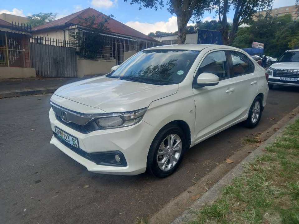 2020 Honda Amaze 1.2 Petrol, Manual, White,. Leather seat Service book
