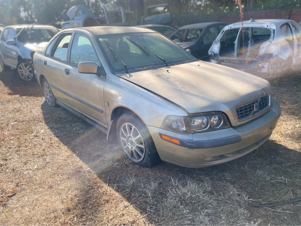 Volvo S40 2.0 stripping for spares - Private Seller