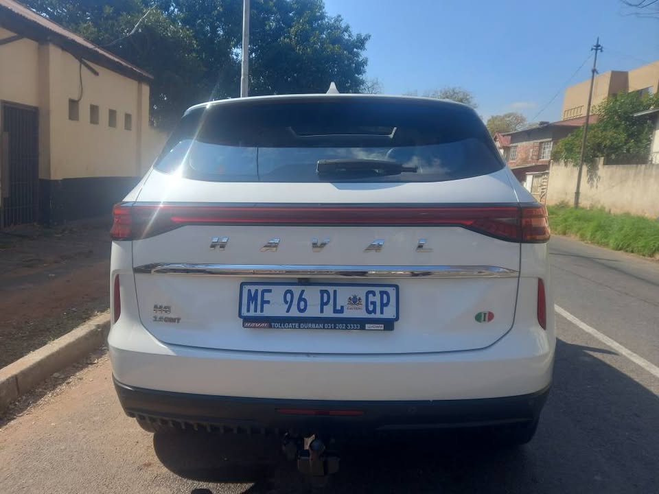 2021 HAVAL H6 PETROL,AUTOMATIC, WHITE, 35000KMS, R285,000 SPARE KEY, SERVICE BOOK. REVERSE CAMERA