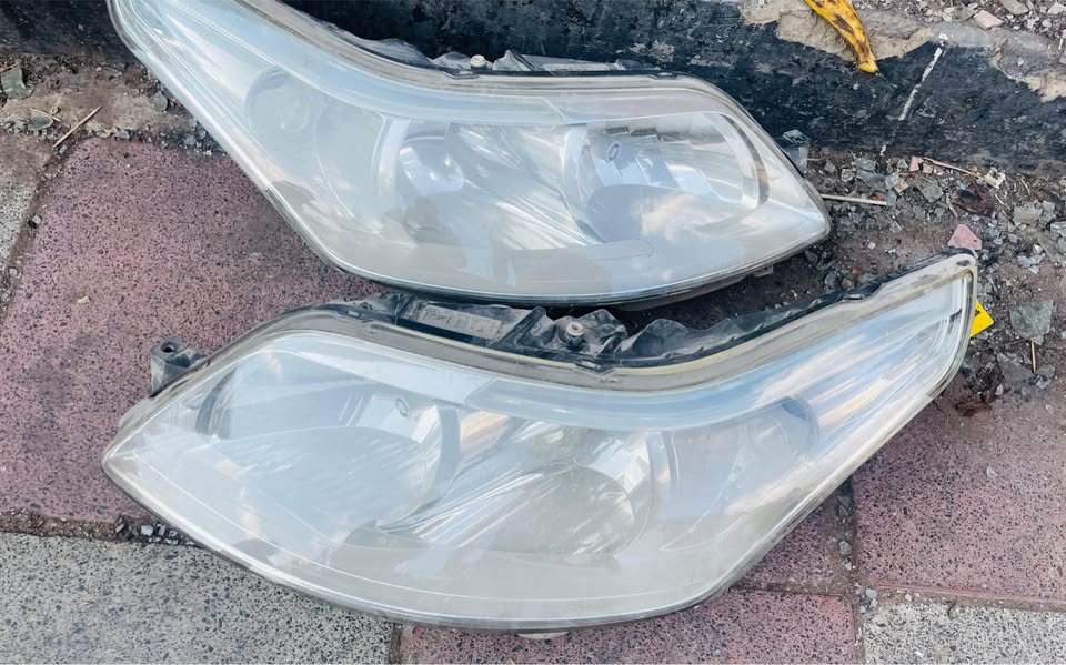 Citroen C4 headlights 2006 - Private Seller Citroen C4 headlights 2006 - Private Seller