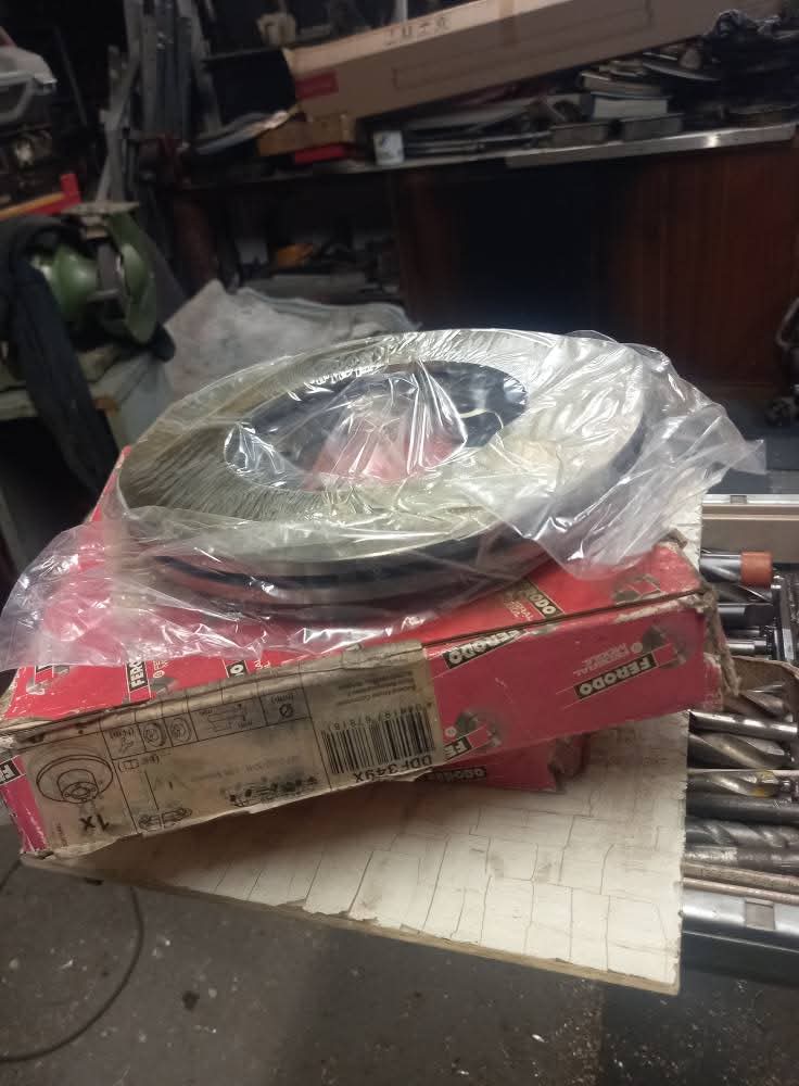2 front brake disks  for Mitsubishi  L300 Van