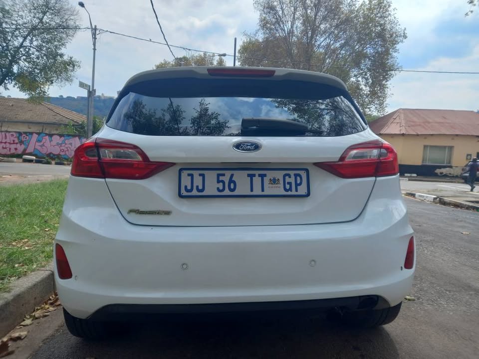 2018 FORD FIESTA 1.5 PETROL, MANUAL, WHITE, SERVICE BOOK, SPARE KEY,