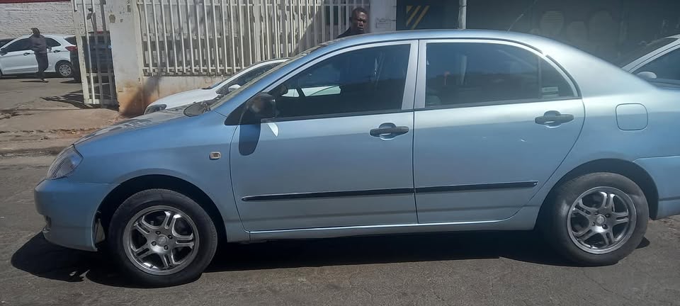 2006 TOYOTA COROLLA 1.6 MANUAL TRANSMISSION.. BLUE COLOUR..  81000KM