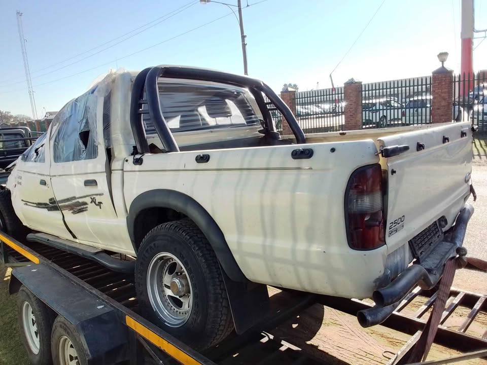2005 ford ranger XLT 2.5 diesel engine bakkie stripping for parts engine still running good - Private Seller 2005 ford ranger XLT 2.5 diesel engine bakkie stripping for parts engine still running good - Private Seller