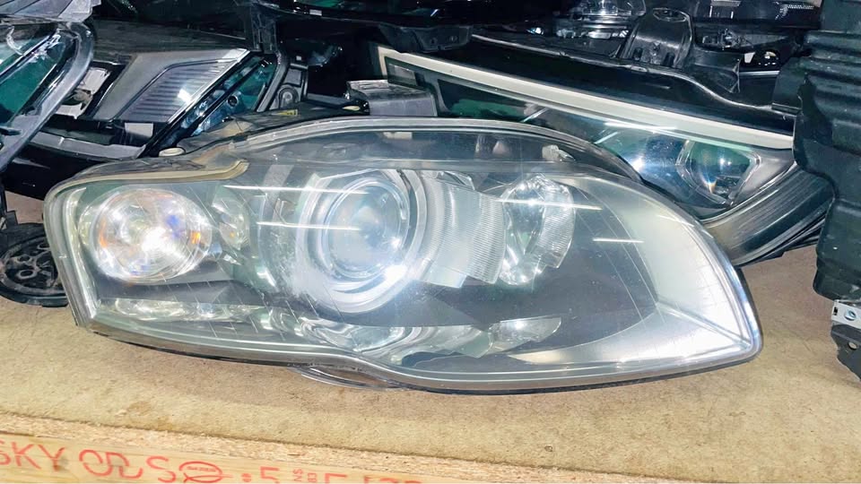 Audi A4 B7 headlight - Private Seller Audi A4 B7 headlight - Private Seller