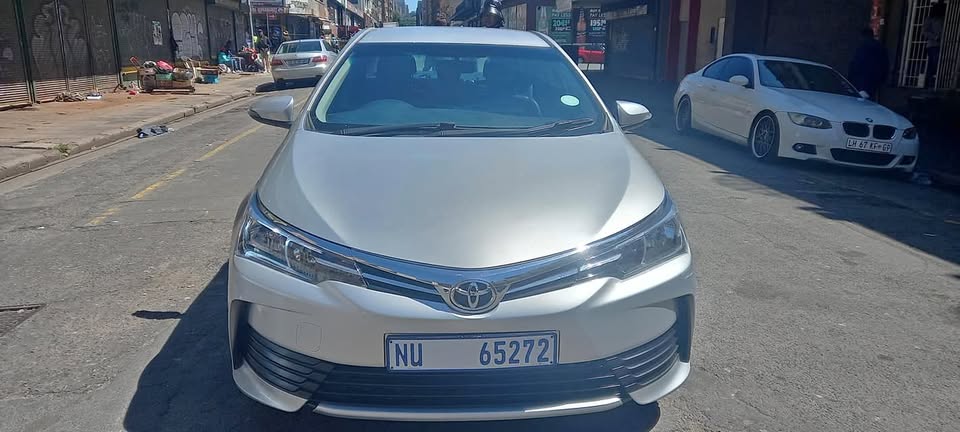 2017 TOYOTA COROLLA PRESTIGE 1.4 D4D DIESEL, MANUAL TRANSMISSION, SILVER COLOUR