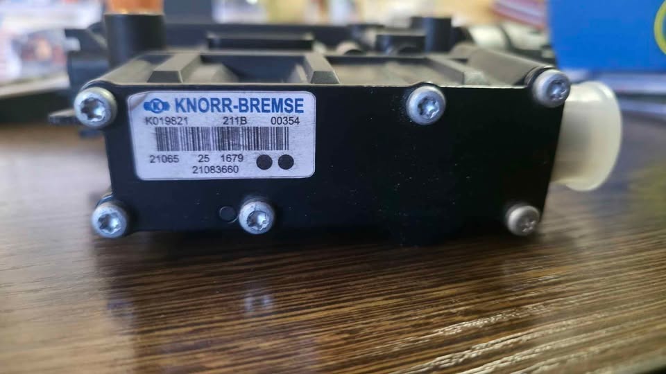 Volvo B11R Bus ECAS solenoid valve - Private Seller Volvo B11R Bus ECAS solenoid valve - Private Seller