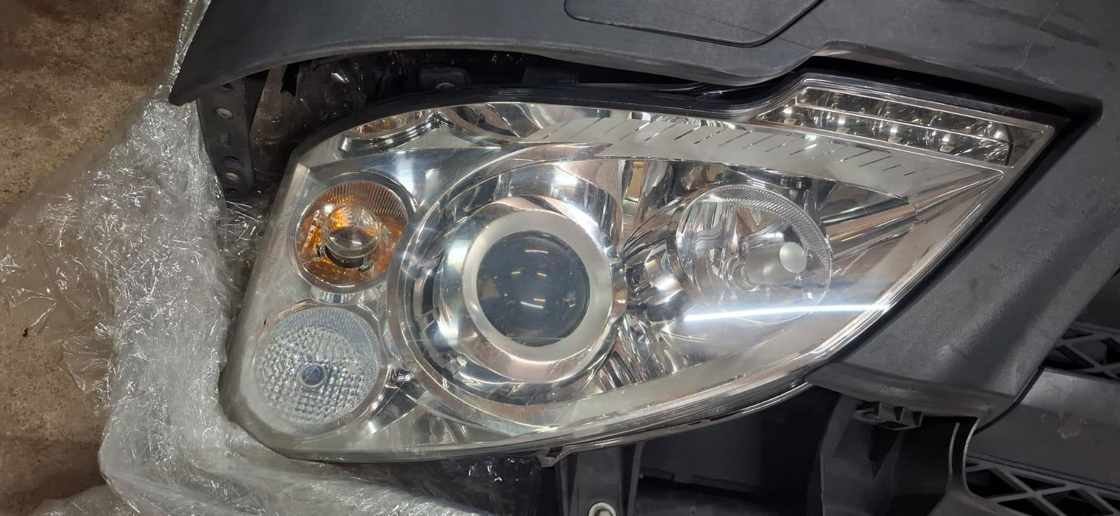 Mercedes Viano W639 Xenon Headlights for sale (OEM Pair)