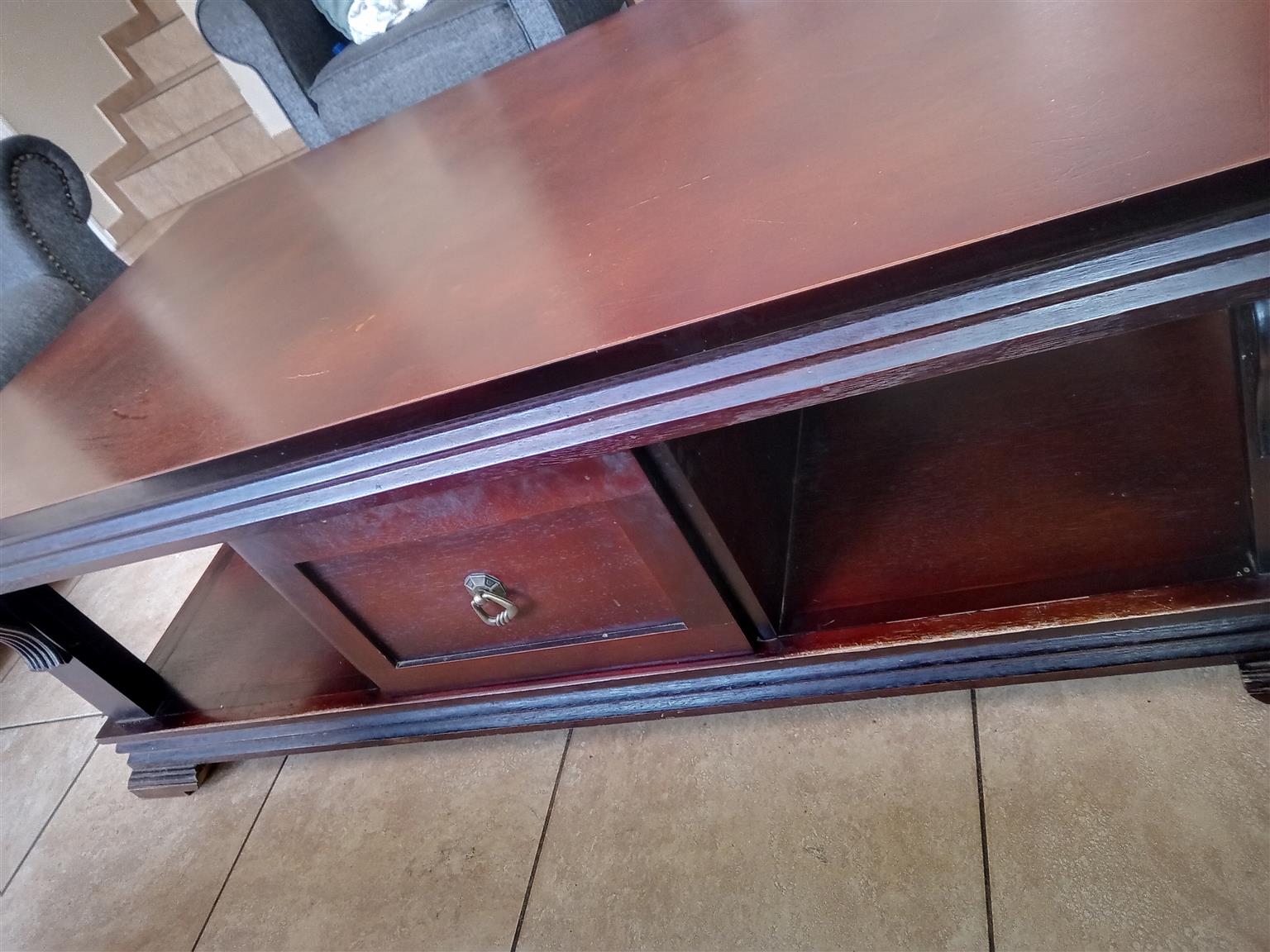 Hardwood mahogany shelved coffee table Hardwood mahogany shelved coffee table