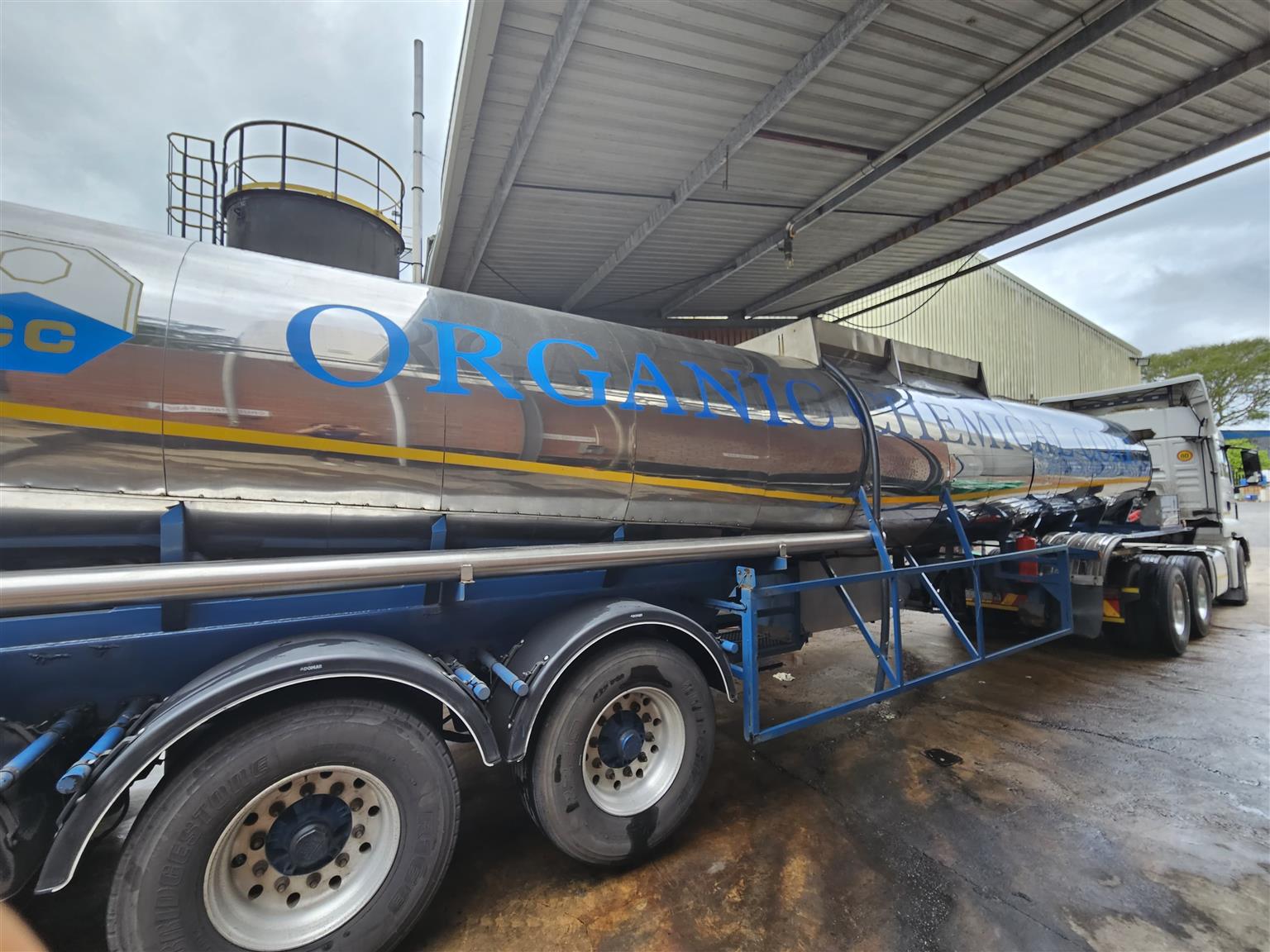 SAMTOR 3 AXLE 25 500LITER TANKER 2010 | Junk Mail Marketplace