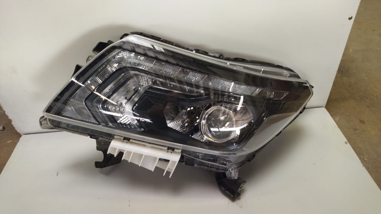 Nissan navara headlight set Nissan navara headlight set