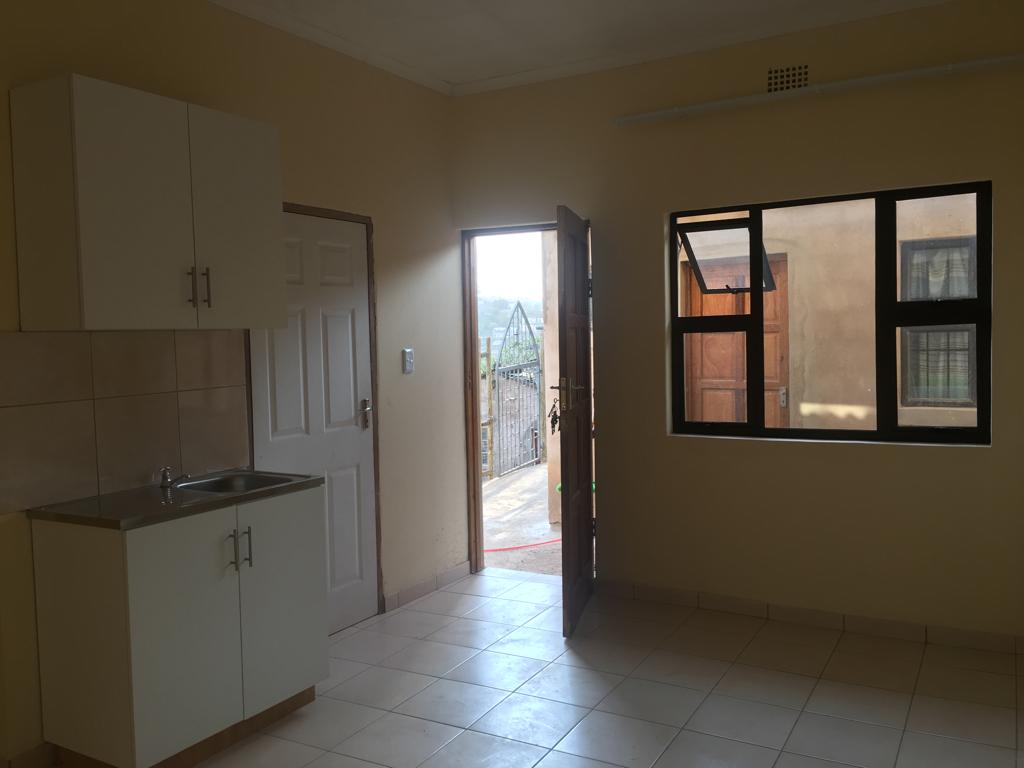 Bachelor Flat, Nazareth Ensuite Shower, Toilet, Kitchen Area