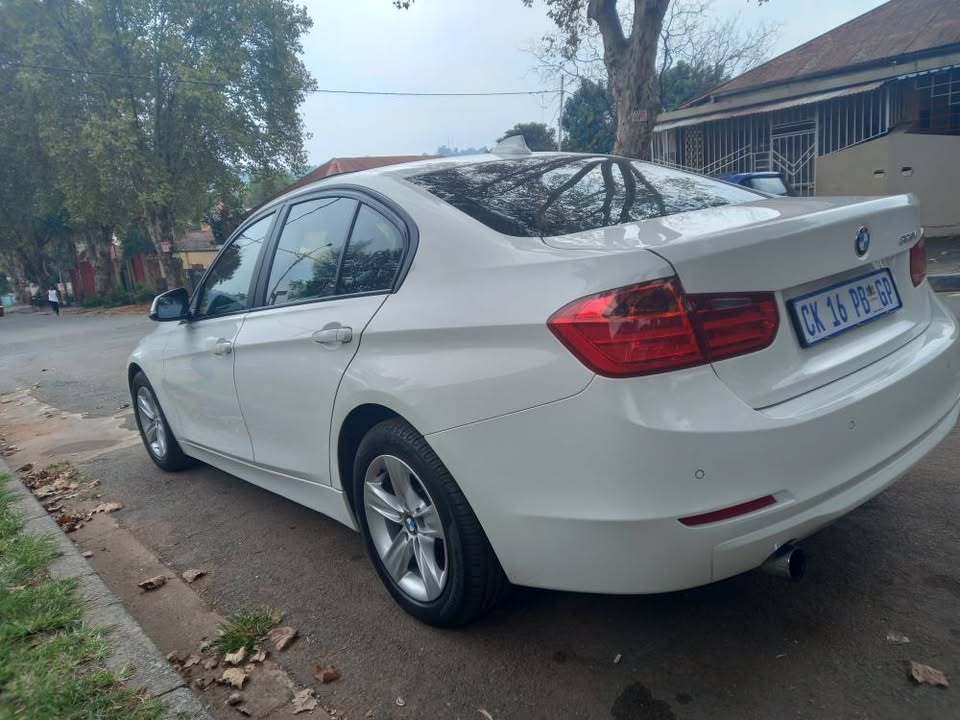 2013 BMW 320i Petrol, Automatic, White, Reverse Sensor, Leather seat,