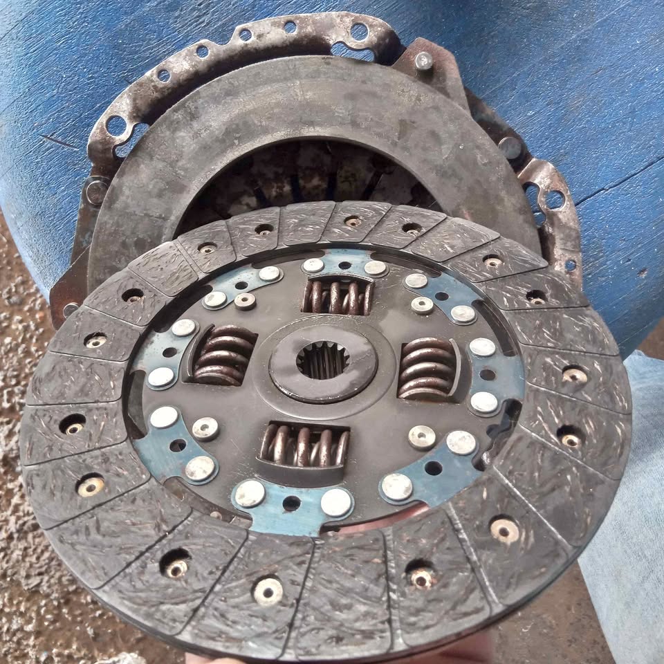 Opel corsa b series 1.4 clutch kit - Private Seller Opel corsa b series 1.4 clutch kit - Private Seller