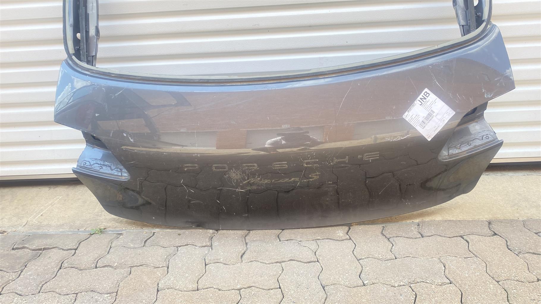 Porsche Macan S tailgate