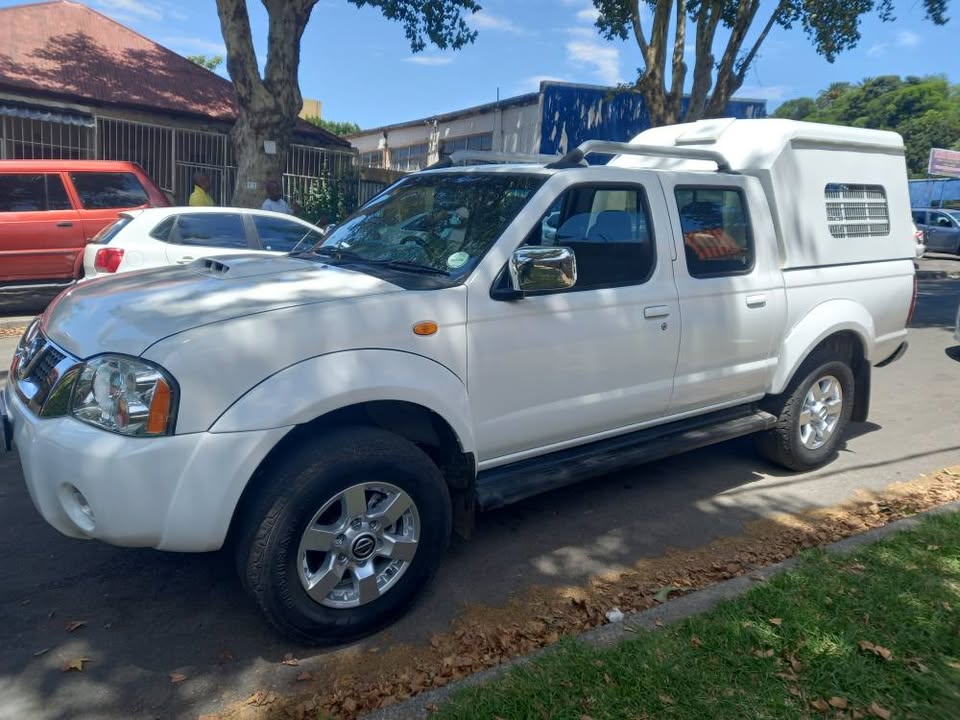 2019 NP300 DOUBLE CAB BAKKIE 2.4 DIESEL, MANUAL, WHITE COLOR