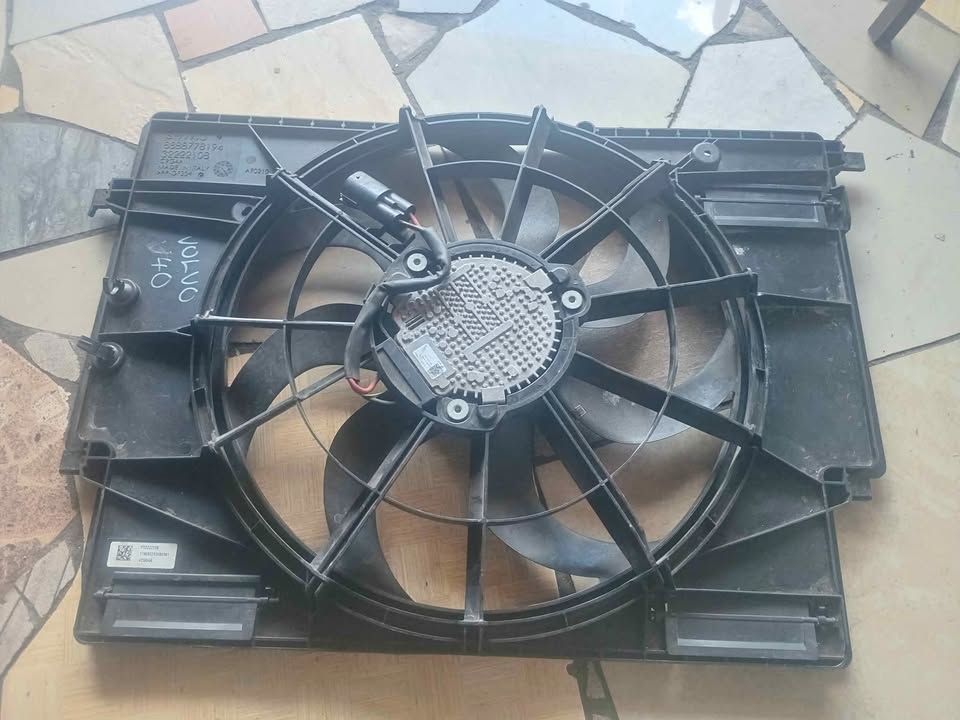 Volvo xc 40 fan Radiator - Private Seller Volvo xc 40 fan Radiator - Private Seller