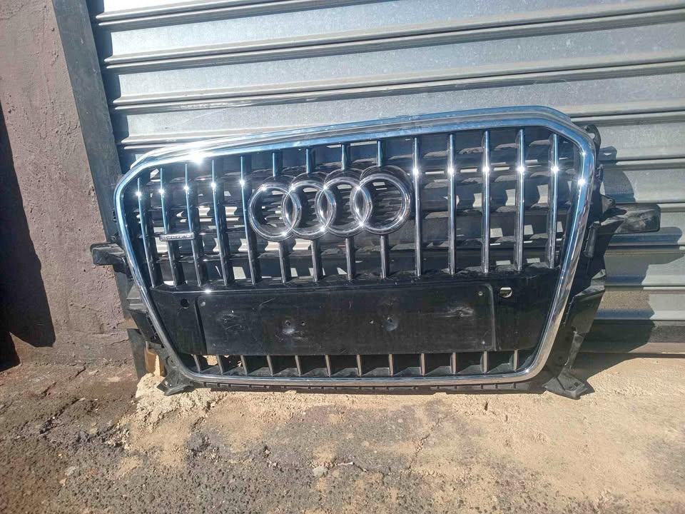 Audi Q5 main grill - Private Seller Audi Q5 main grill - Private Seller