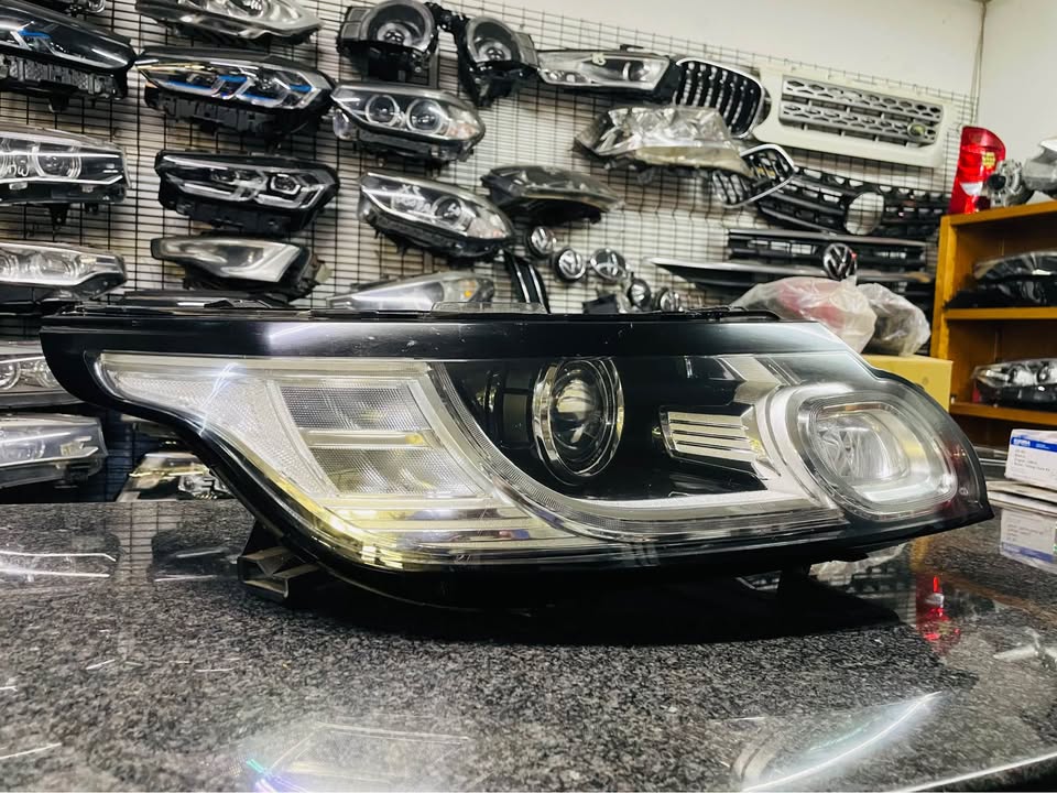 Range Rover sports headlight - Private Seller Range Rover sports headlight - Private Seller