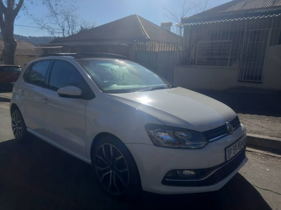 2016 VW Polo Tsi 1.2 Comfortline Petrol, Manual, White, Sunroof, Leather seat, 70000km