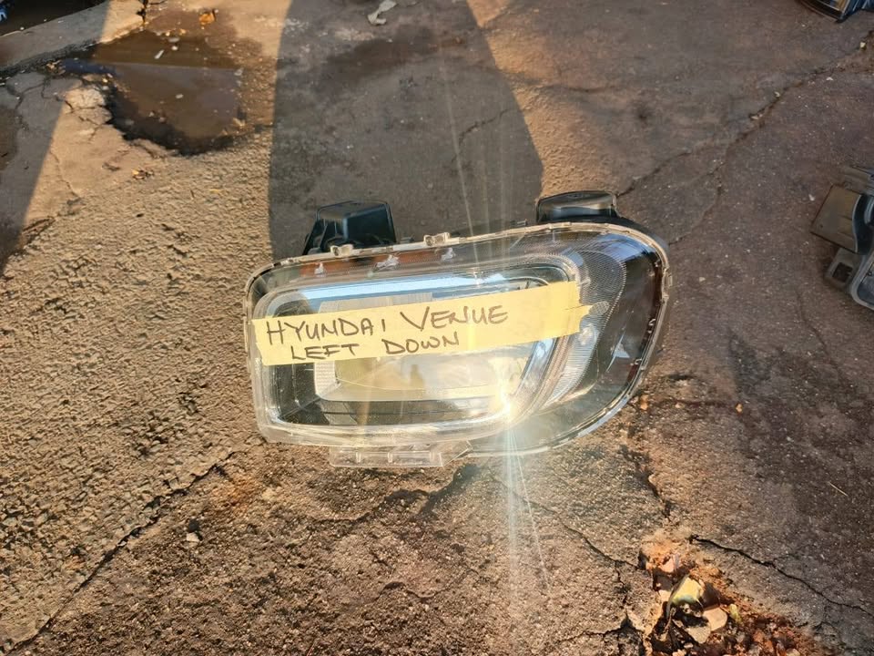 Hyundai Venue left down Headlight - Private Seller Hyundai Venue left down Headlight - Private Seller