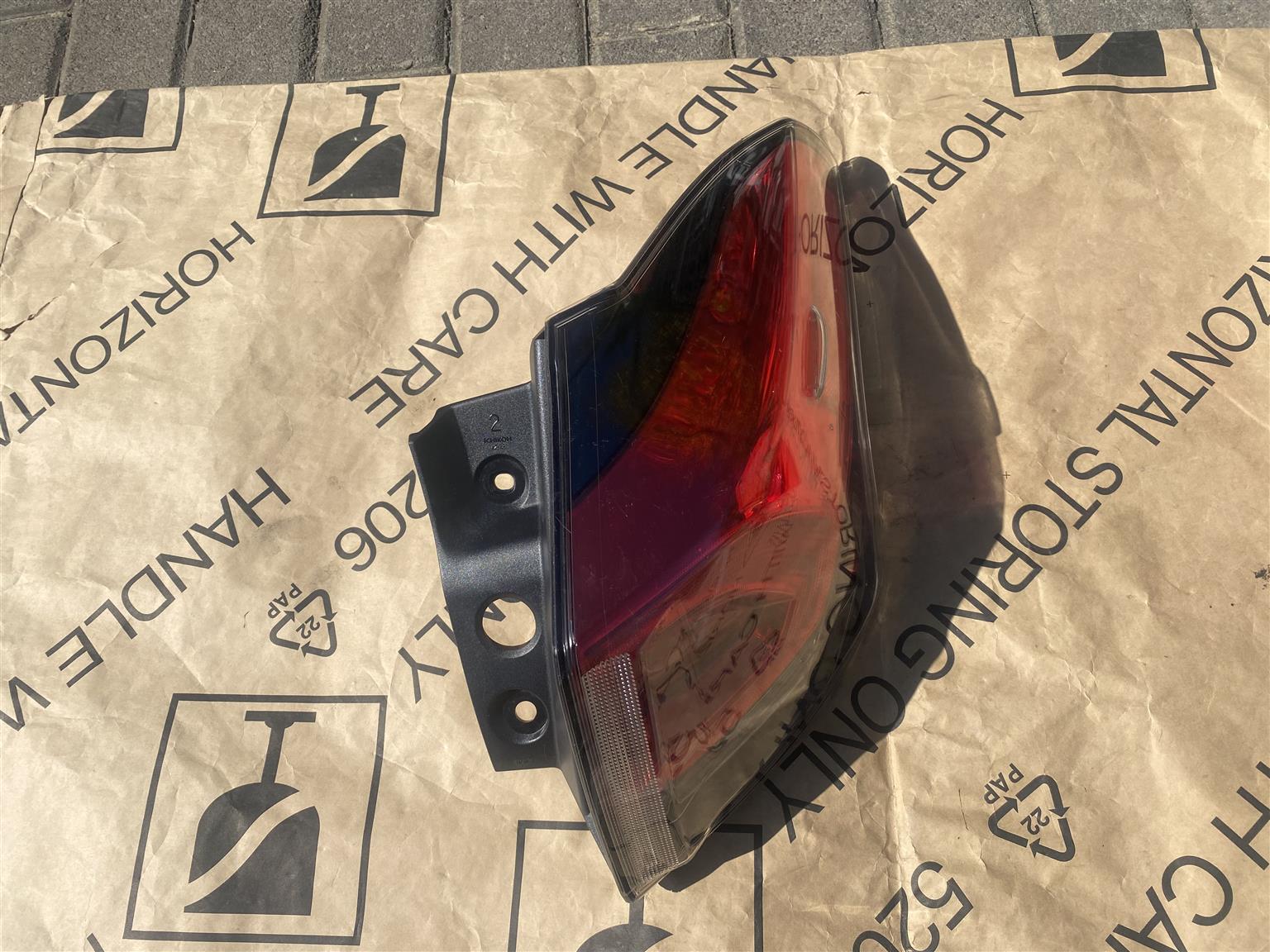 2018 TOYOTA RAV4 LED TAIL LIGHT RIGHT SIDE FOR SALE. IN EXCELLENT CONDITION - Private Seller