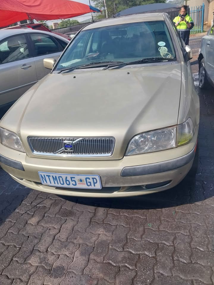 Volvo S40 2.0ltr T 2002 stripping for spares - Private Seller Volvo S40 2.0ltr T 2002 stripping for spares - Private Seller