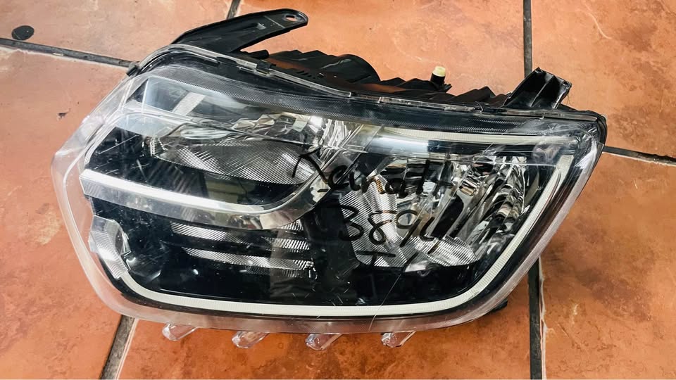 Renault Duster LED HEADLIGHT - Private Seller Renault Duster LED HEADLIGHT - Private Seller