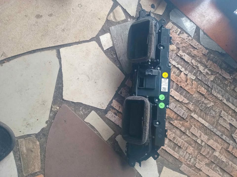 BMW OEM Automatic Air Conditioning Control 9462761 3' G20 G21 Z4 G29 017157 - Private Seller BMW OEM Automatic Air Conditioning Control 9462761 3' G20 G21 Z4 G29 017157 - Private Seller