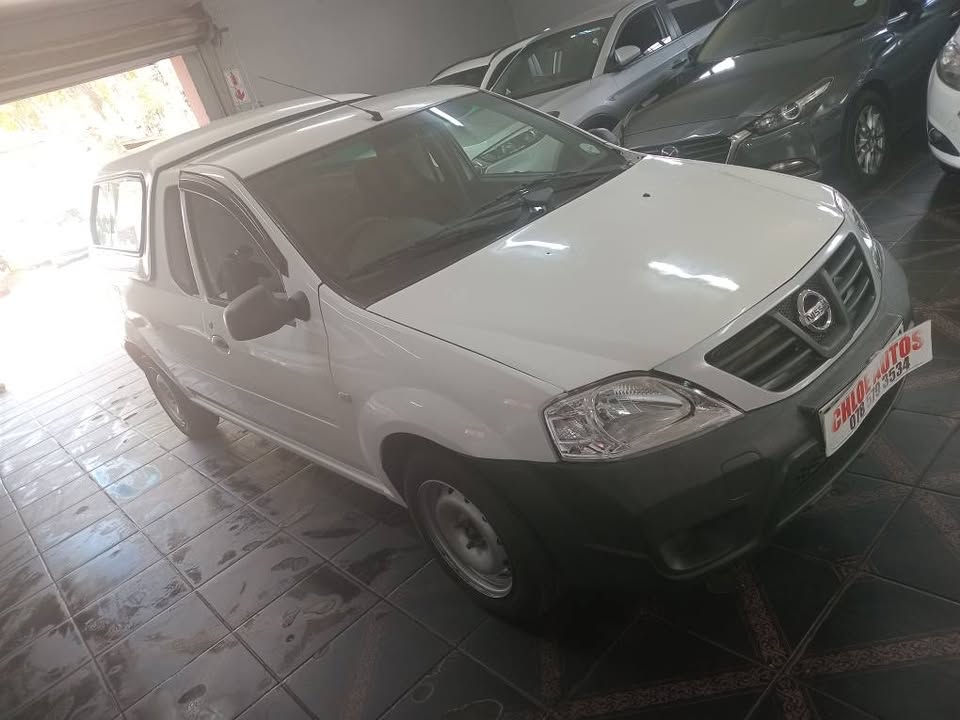2021 Nissan np200 1.6 Petrol,Manual White color Sparekey 72000KM