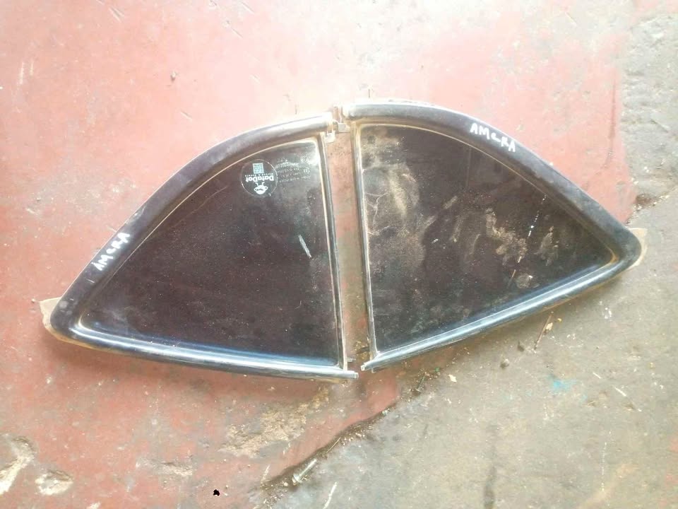 Nissan Almera qual glass both side - Private Seller Nissan Almera qual glass both side - Private Seller