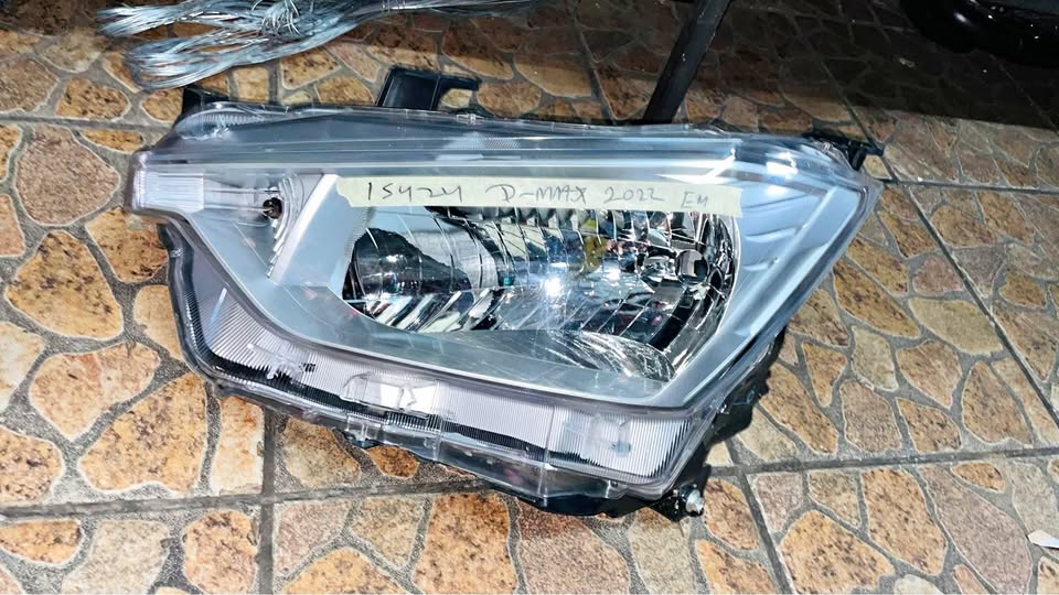 Isuzu D-Max headlight - Private Seller Isuzu D-Max headlight - Private Seller