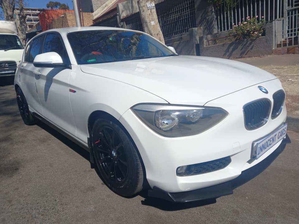 2012 BMW 118i HATCHBACK PETROL, AUTOMATIC, WHITE COLOR, MILEAGE