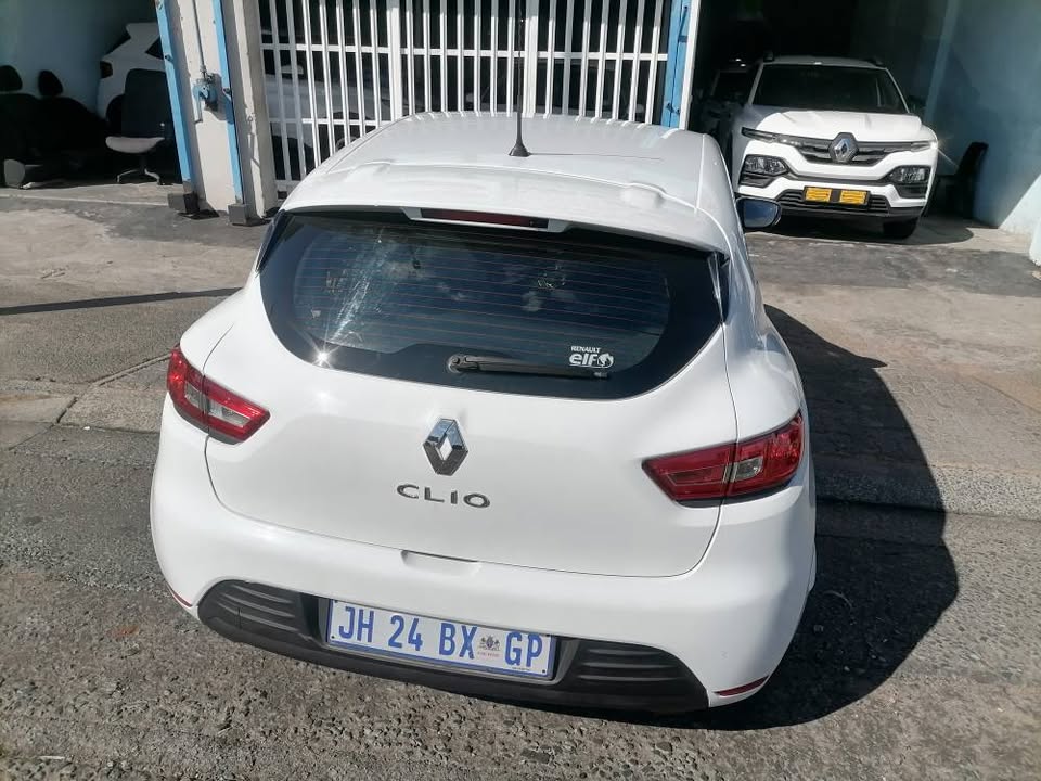 2019 Renault Clio 900T Turbo with a Nice interior seat and Service book