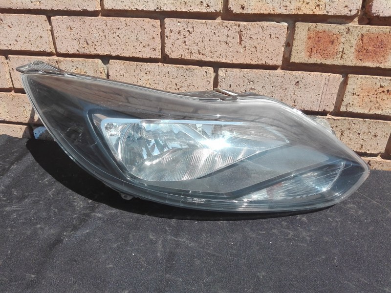 Ford Focus St1 Right side non xenon headlight - Private Seller Ford Focus St1 Right side non xenon headlight - Private Seller
