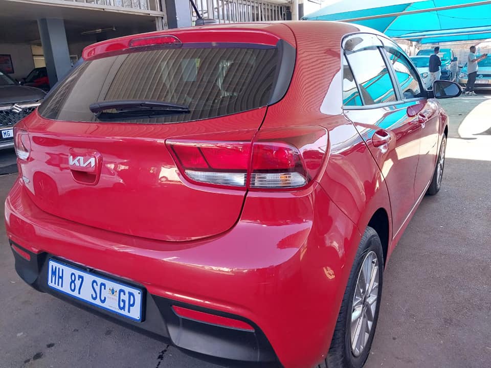 2023 KIA RIO TEC 1.2 28 000KM MANUEL PETROL MAROON COLOR