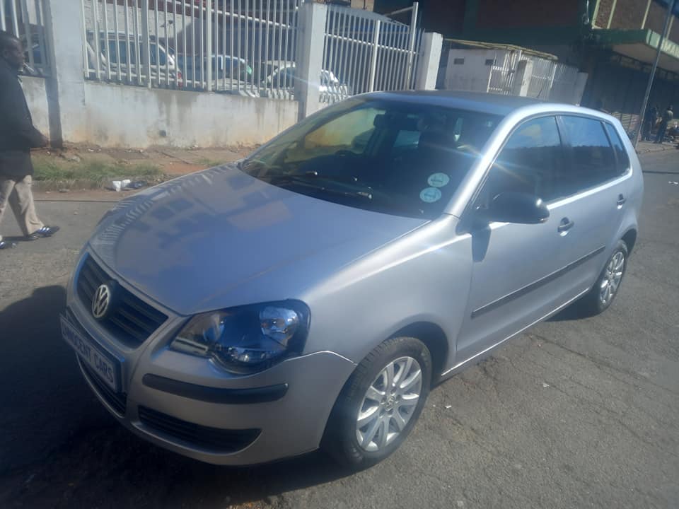 2009 POLO BUJWA 1.4 PETROL, MANUAL, SILVER COLOR,  78000KM