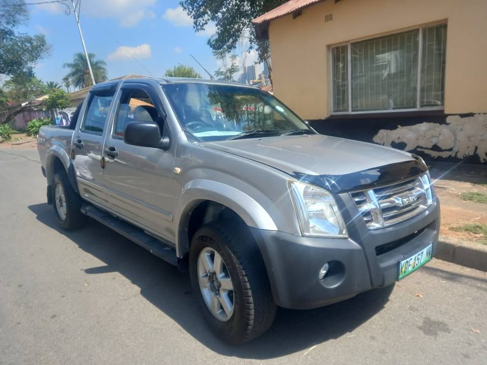 2010 Isuzu KB250 LE Diesel, Double cab, MANUAL, SILVER, 115000kms