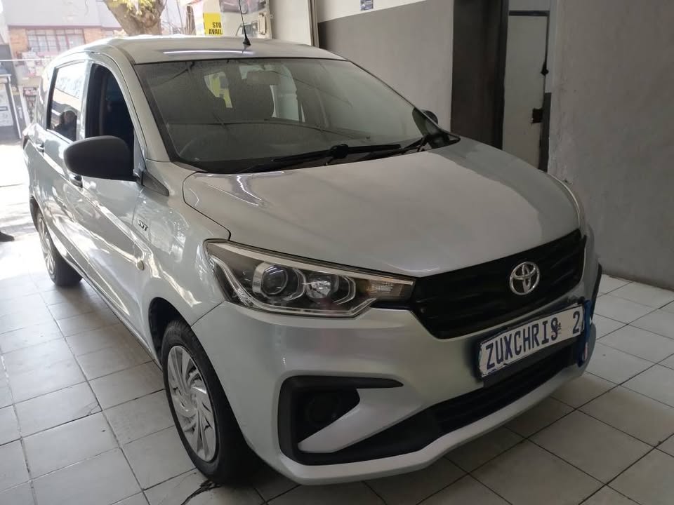 2022 TOYOTA RUMION 1.5 SX 7 SEATER MANUAL