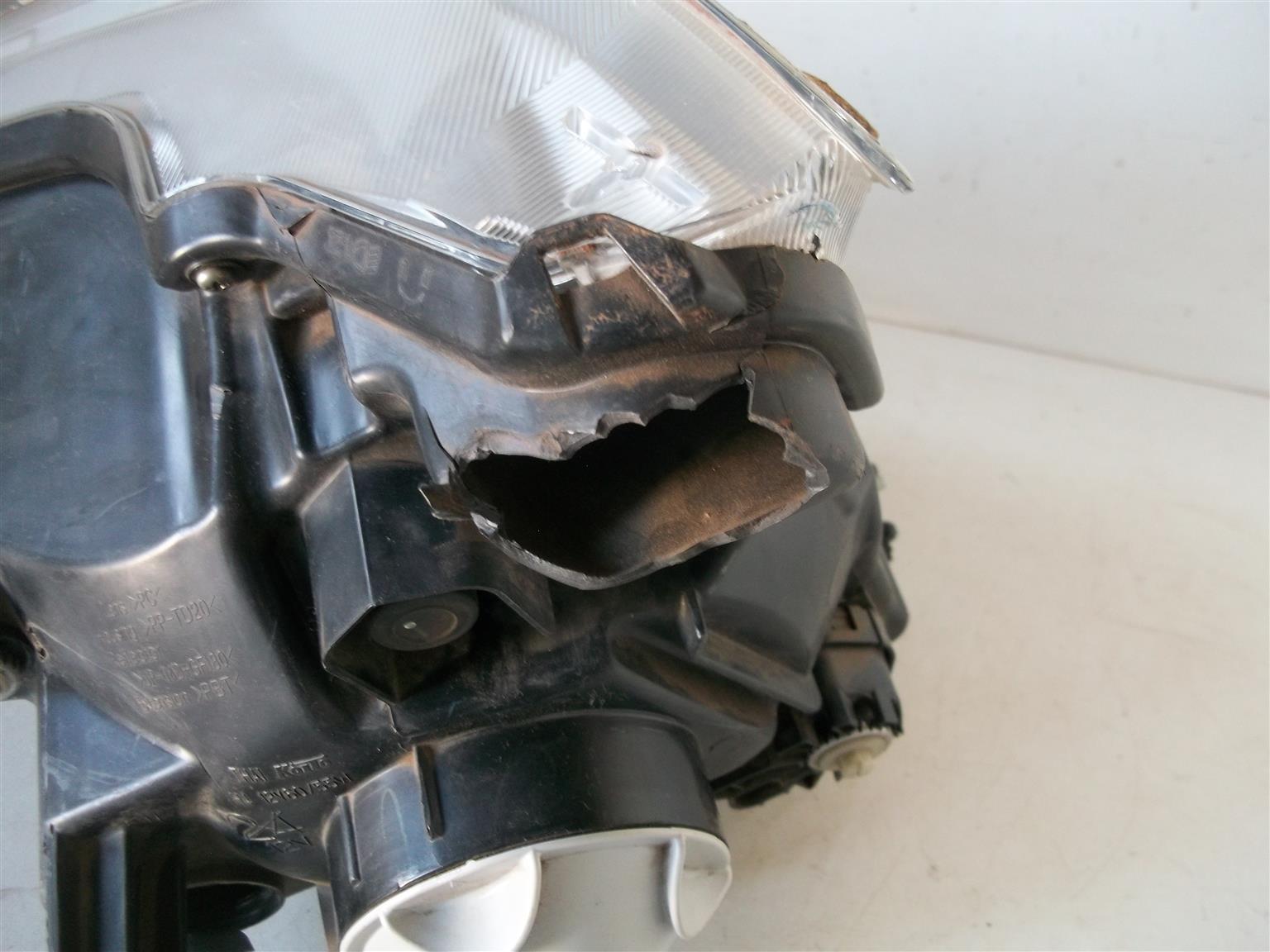 Isuzu D-Max '20-'24 L&R headlights (Pair) - Private Seller Isuzu D-Max '20-'24 L&R headlights (Pair) - Private Seller