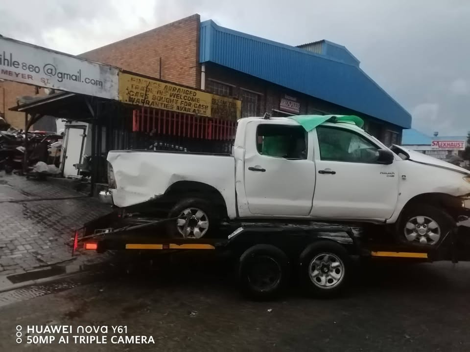 Toyota hilux 2kd stripping - Private Seller Toyota hilux 2kd stripping - Private Seller