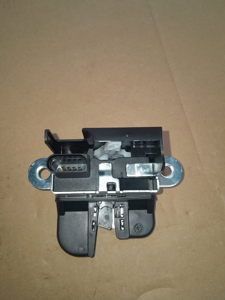 VW POLO 6 BOOT LOCK FOR SALE - Private Seller VW POLO 6 BOOT LOCK FOR SALE - Private Seller
