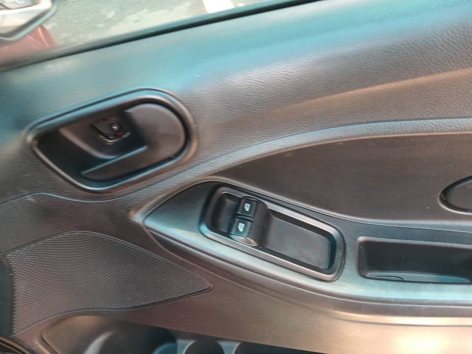 2021 model Ford Figo hatchback Manuel Transmission petrol 1.5 engine capacity mileage 53000km